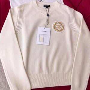 Chanel cashmere sweater CC logo with crystals